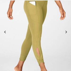 Fabletics Oasis High-Waisted Twist 7/8 Length Thyme Color Leggings Size …
